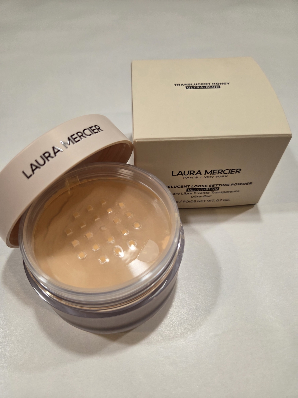 laura mercier Translucent Loose Setting Powder in Honey Beige